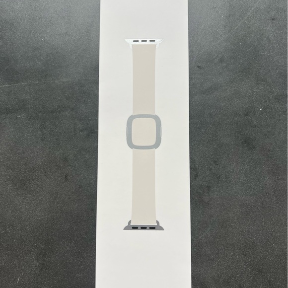 Apple Accessories - NWOT!! Apple Watch Modern Buckle Band in Chalk